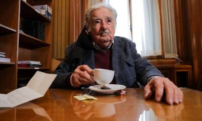 los expresidentes de uruguay sanguinetti y mujica renuncian al senado 118274943