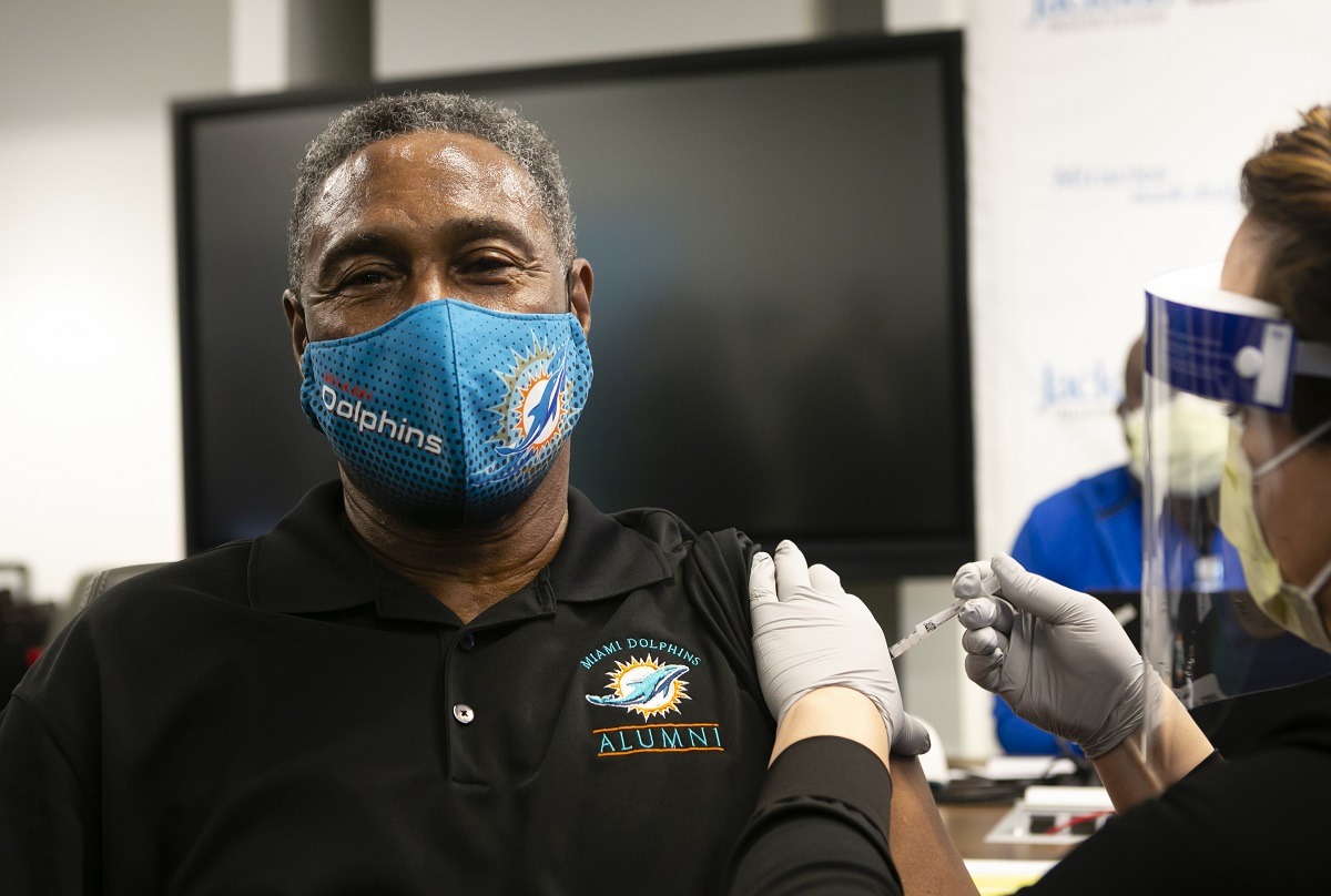 Vacuna Covid Leyenda de los Dolphines AFP