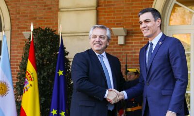 alberto fernandez junto pedro sanchez