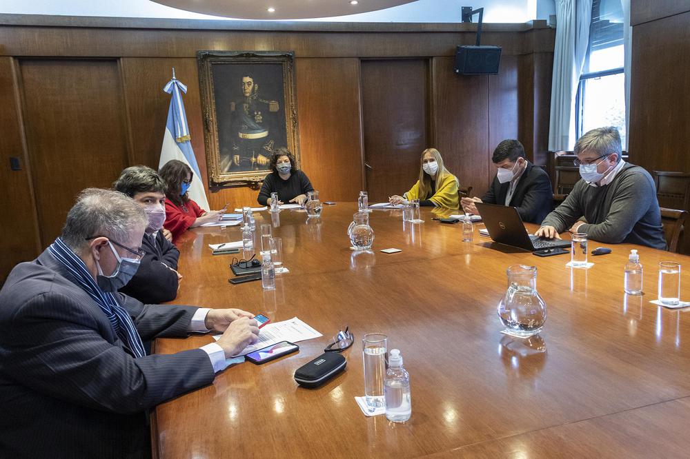 multimedia.normal.a8a127f5e75c3356.56697a7a6f7474692079206d696e697374726f73204d696e6973746572696f205f6e6f726d616c2e6a7067