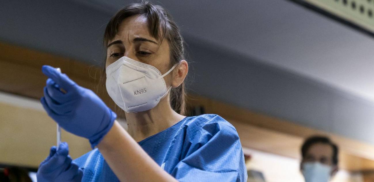 Las vacunas de Pfizer y Moderna podrian dar lugar a falsos positivos de covid 19