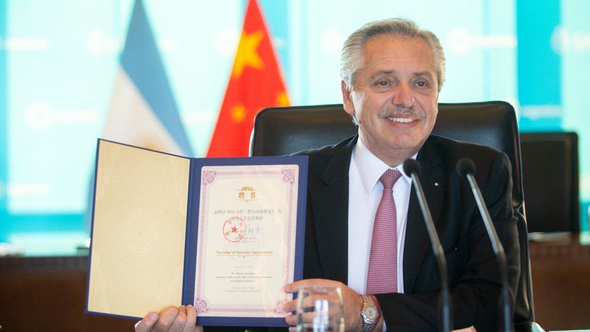 alberto fernandez china universidadjpg