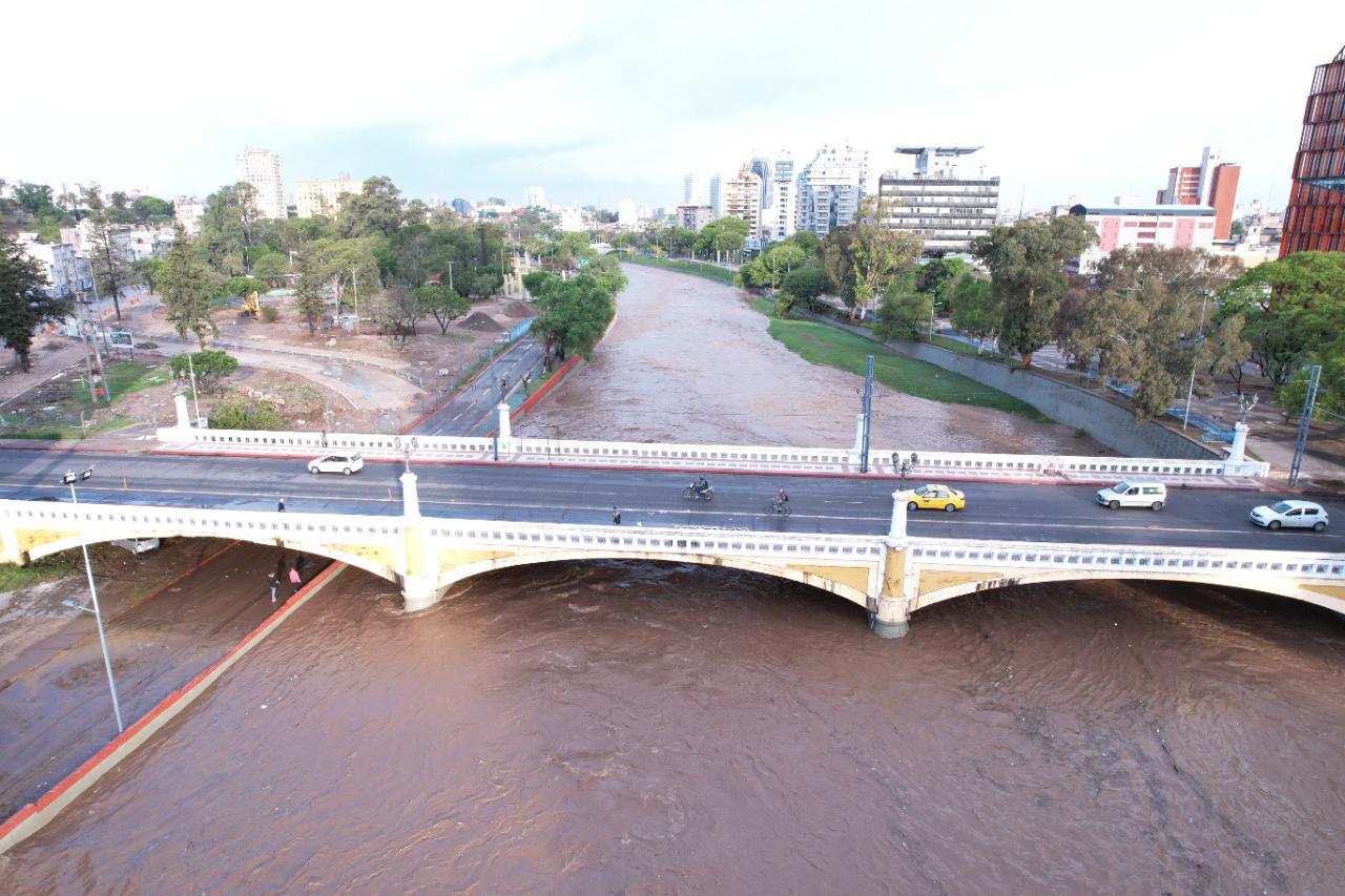 costanera rio crecido