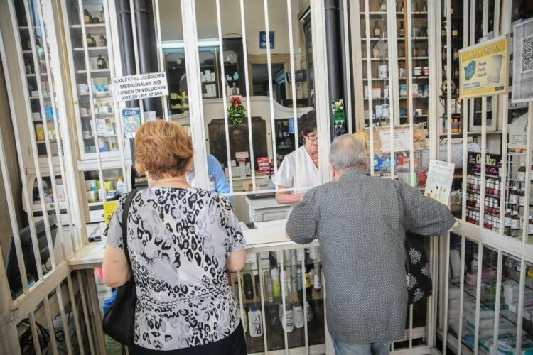 683509 jubiladosfarmacia rafaelyohai 0 750x500 1