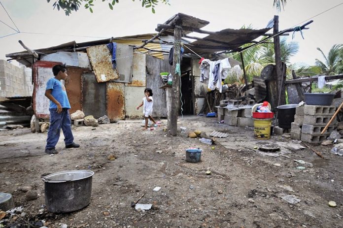 Pobreza 44 696x463 1