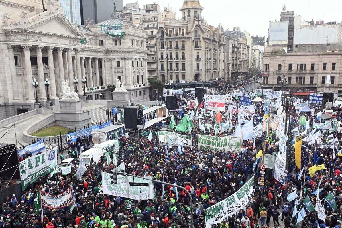 movilizacion cgt telam e1695993561648