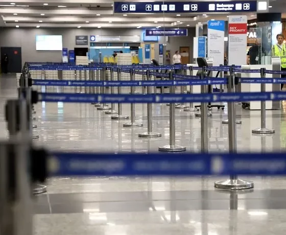 vuelos cancelados aerolineas argentinas paro aeronauticos controladores aereos