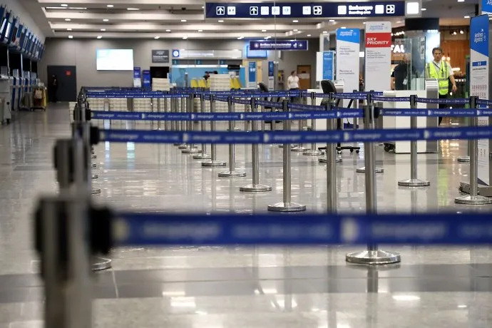 vuelos cancelados aerolineas argentinas paro aeronauticos controladores aereos