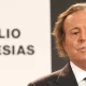 julio iglesias es reconocido todas partes del mundo sus iconicas canciones foto instagramjulio iglesias